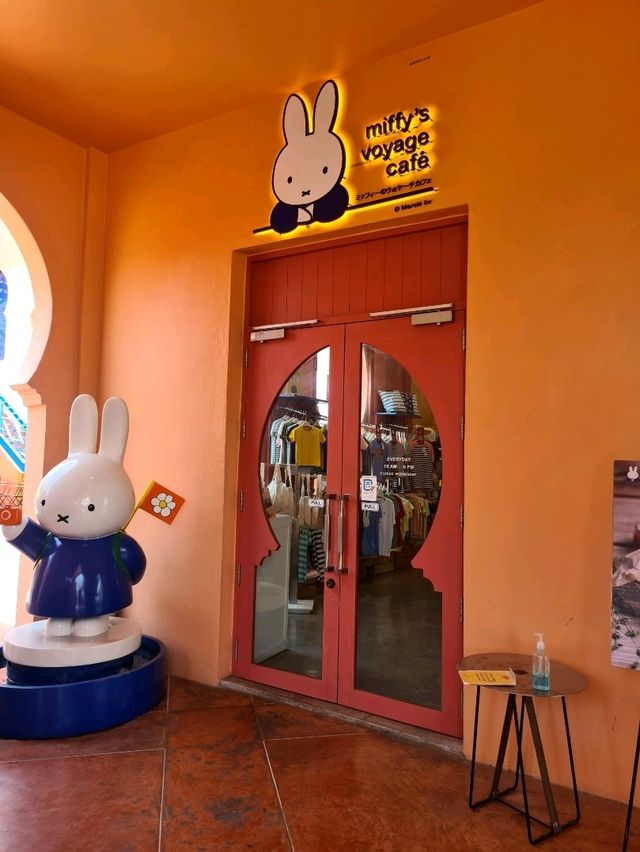 Miffy's Voyage Café Camel Republic