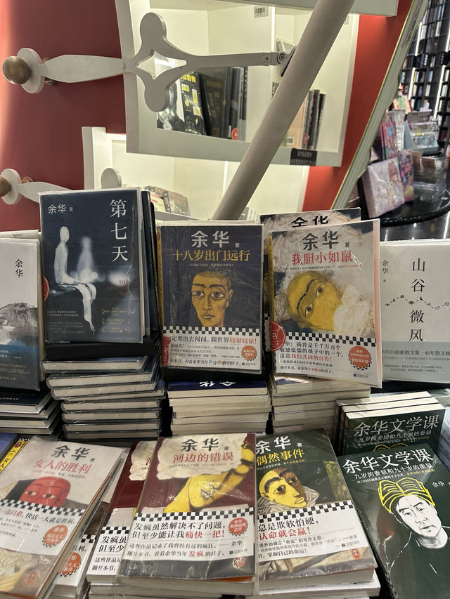 Zhongshuge ร้านหนังสือที่สวยเหมือนอยู่ในอีกโลก📚✨