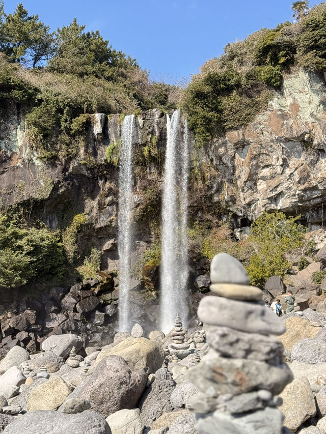 韓國濟州🍊｜開車幾7分鐘就能遠離塵囂 來「正房瀑布」走走吧⛰️