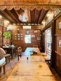 Nostalgic restaurant with great Thai food