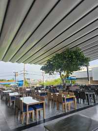 La Canal Cafe Bar & Restaurant