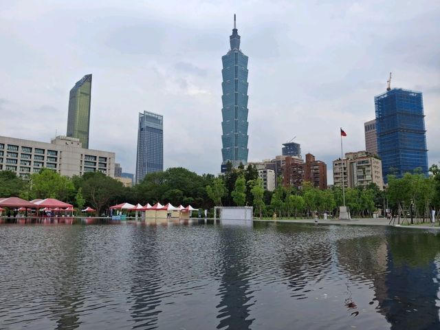 Visit the historic Sun Yat-sen Memorial Hall in Taipei, Taiwan