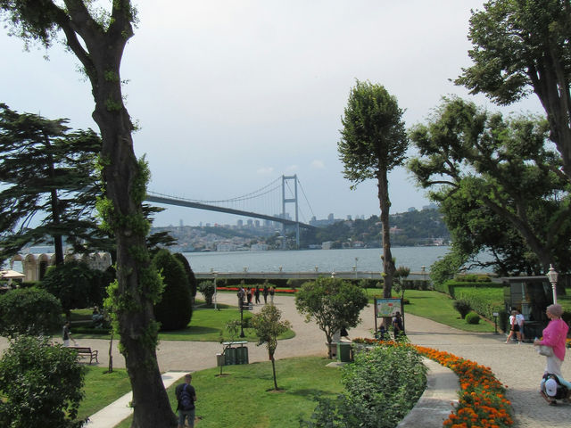 Istanbul’s Gülhane Park: Tulips and Traditions