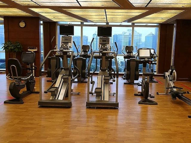 "Sheraton Guangzhou Hotel: Urban Comfort in the Heart of Tianhe"