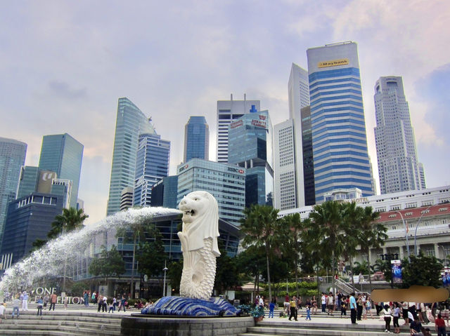 From Fishing Village to Lion City: A Morning at Merlion Park