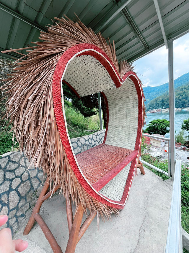 Ara Cafe & Eatery Parapat – Scenic Sips & Stunning Views by Lake Toba 