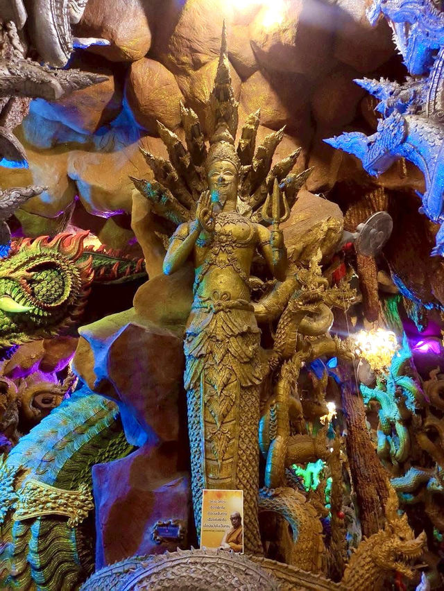 🪨💎 神秘的な「宝の洞窟」で心の旅を。ワットマニーウォン（ナコンナーヨック）で仏教の教えと幻想的な空間を体感しよう。