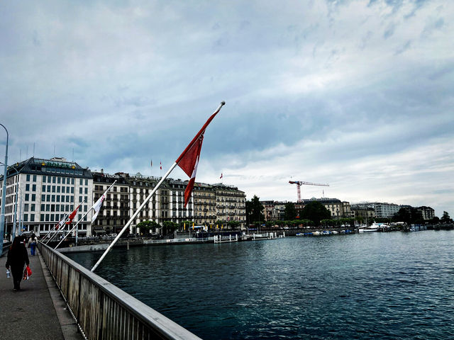 Scenic Ride Along the Lake – A Relaxing Geneva Mini Train Experience