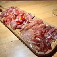 【東京/新宿🇯🇵】珍しい生ハム専門店🐷イベり屋