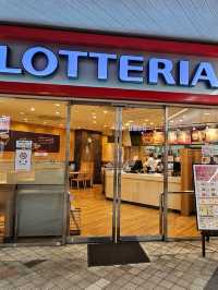 🍔 富山電鐵站內的異國風味驛站：日韓限定 Lotteria 樂天利
