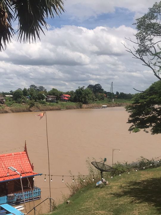 ร้านฟ้าใสริมแม่น้ำเจ้าพระยา