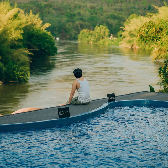 นอนพักชิลๆ วิวแม่น้ำแควน้อย กาญจนบุรี ⛰️🛏️