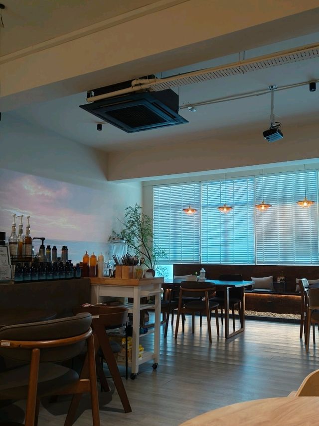 Minimalist Cafe Finds Under Budget