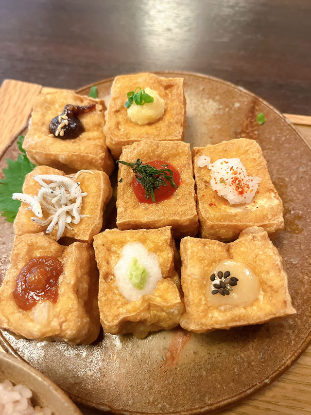 【岡山】藁葺き屋根の中で食べるランチ