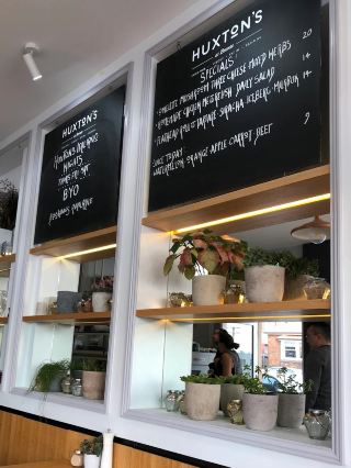 ハクストンズ・アット・ブロンテ