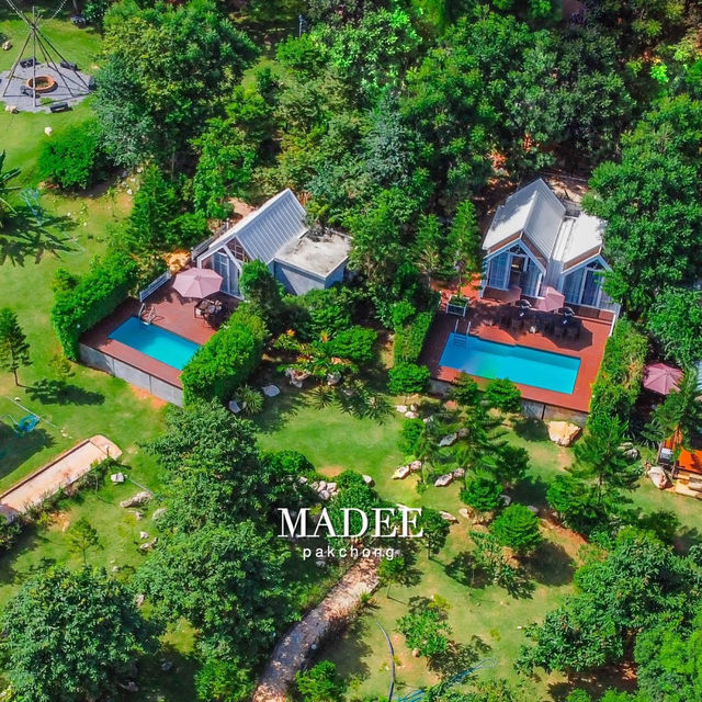 ที่พักที่เหมาะกับการไปพักผ่อนโอบล้อมไปด้วยภูเขา