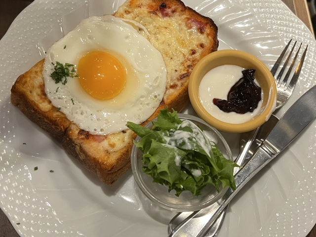 Elegant Breakfast at Hoshino Coffee 
