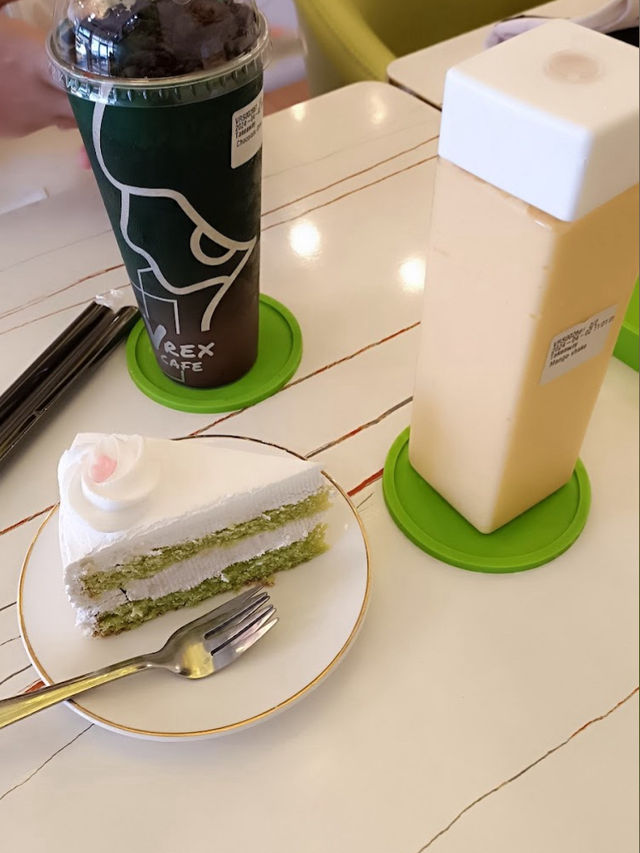 Chill Vibes at Vrex Cafe Semporna!