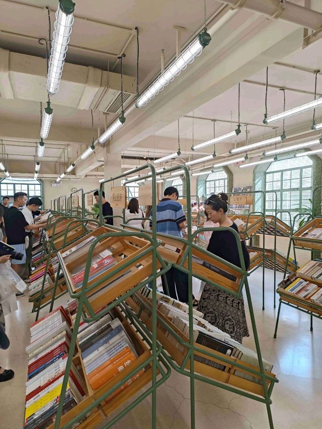 🌇 上海安福路・愚園路一日逛吃拍照攻略｜潮流選物 x 熊熊咖啡 x 外灘夜景