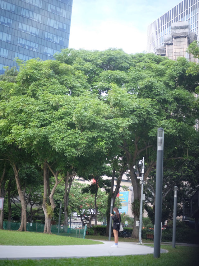 นั่งเล่นในสวน ชมตึกสวย Parkroyal ใจกลางเมือง SG
