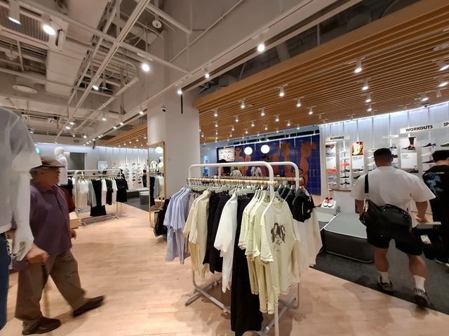 首爾車站一出來就能血拼！來逛【樂天Outlet＋樂天超市】