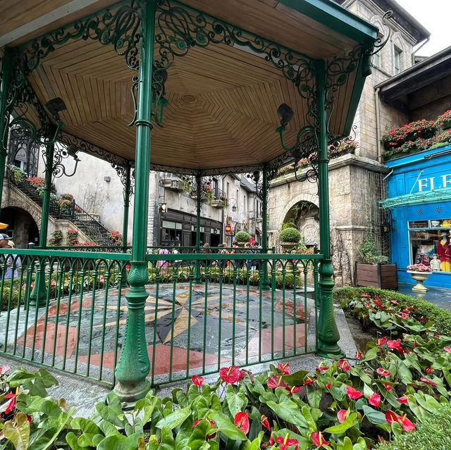 🏰 Lost in France… but in Vietnam?!