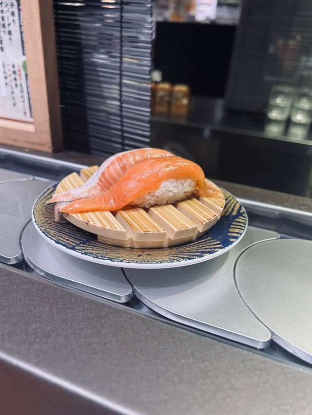 Conveyor Belt Sushi in Susukino 🇯🇵