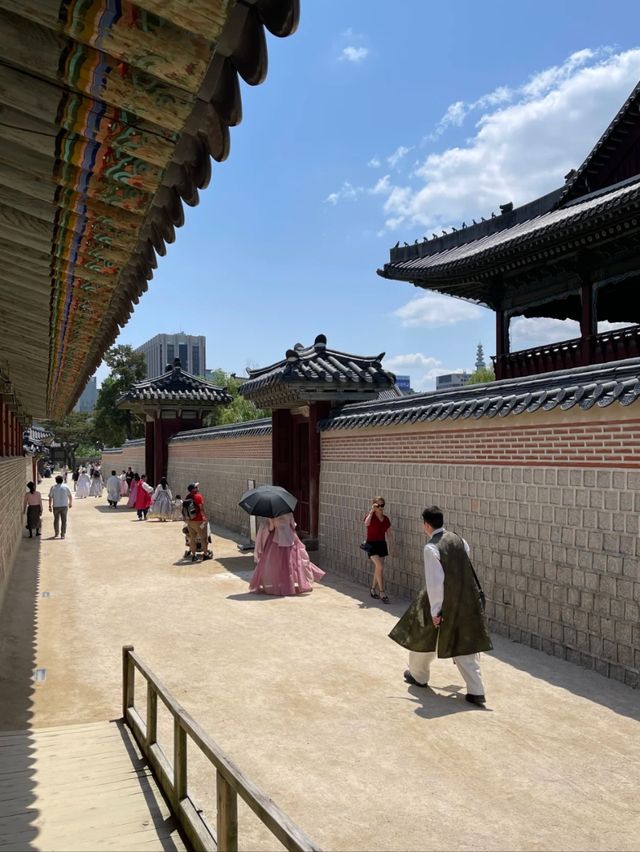 Beneath the Eaves of Heaven: Discover Gyeongbokgung