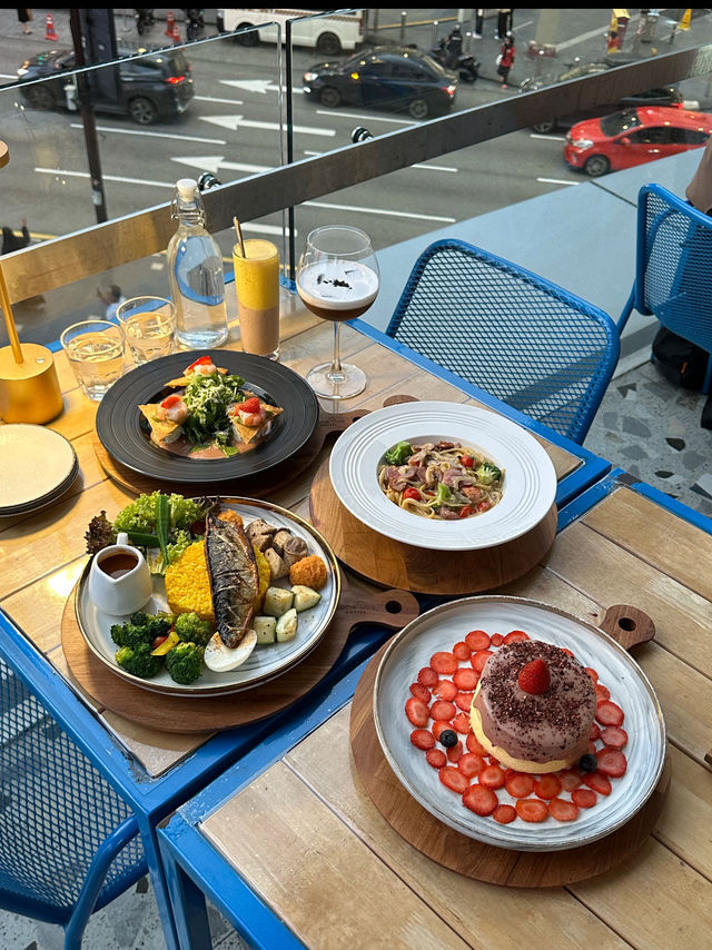 A KL Café with Delicious Food & Stunning City Views — Come True Café! 🌃✨