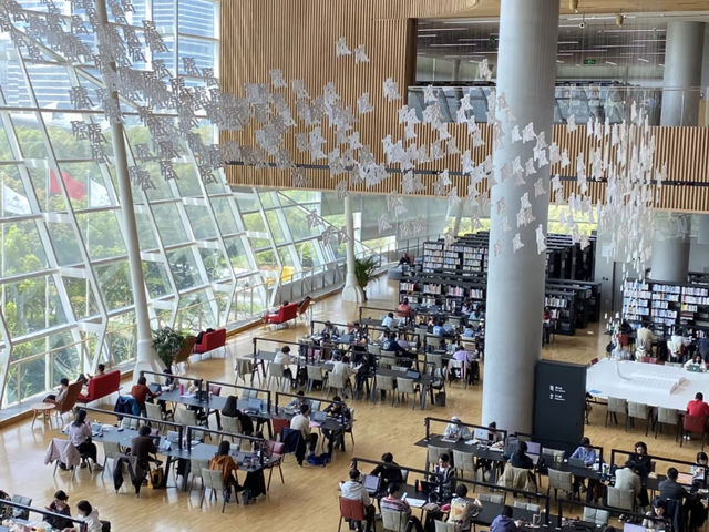 Shanghai Library East: A Hidden Gem for Book Lovers! 📚✨