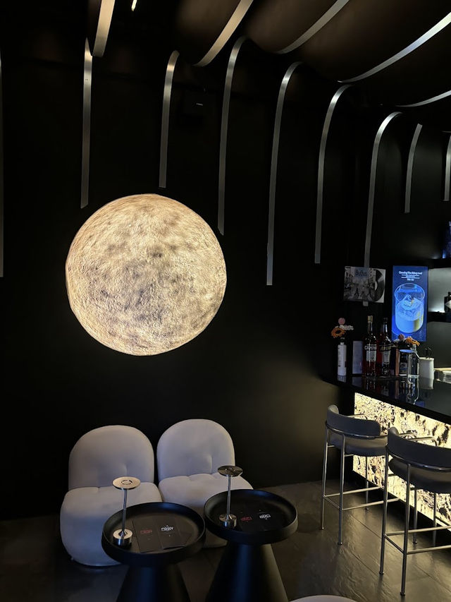 Moonlight House Cafe & Bar Hatyai, Dual-Purpose Delight Under the Moonlight