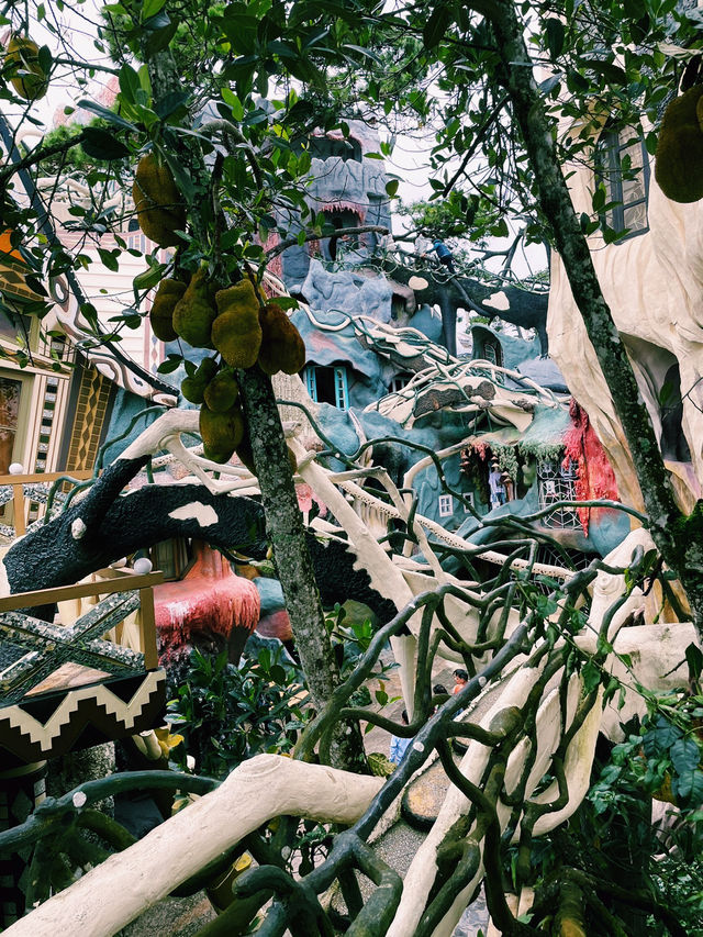 🌀 Crazy House（クレイジーハウス）｜ダラットで“おとぎの国”へ 