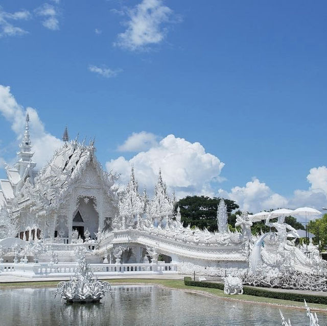 ✨🏯 *Wat Rong Khun: The Surreal White Temple of Chiang Rai* 🕊️🎨