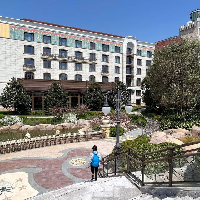 🏰 Staying at Shanghai Disneyland Hotel – Where Magic Begins Before the Park!