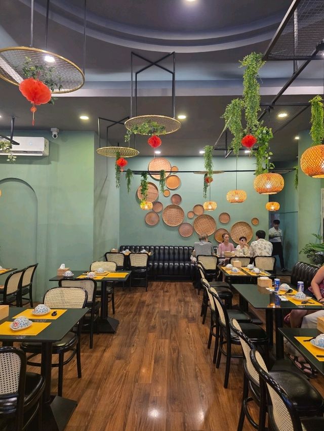 나트랑 여행 가이드 | 마담퀸 레스토랑 (Madam Queen Restaurant, Nha Trang) 