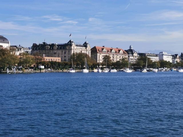 Lake Zurich: A Sparkling Jewel of Urban Serenity