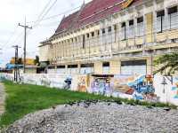 สถานีรถไฟบ้านแหลมนั่งสามล้อชมเมืองท่าฉลอม