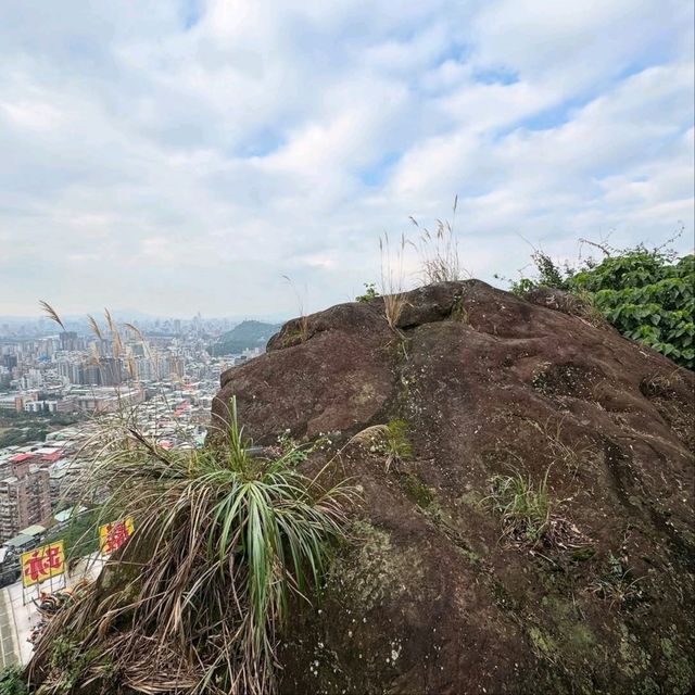 Xianji Rock Is a Little Hike with Big Energy