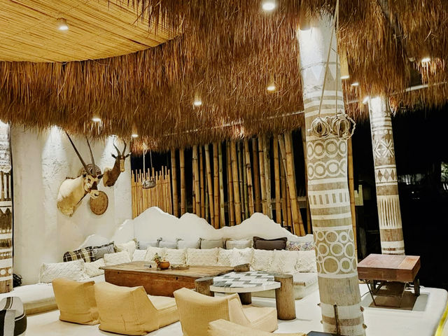 【Pattaya海邊秘境】Cave Beach Club｜波西米亞風海灘餐廳，最佳日落打卡點 🌅