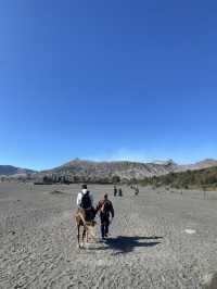 🌋 Mount Bromo – A Volcanic Sunrise You’ll Never Forget