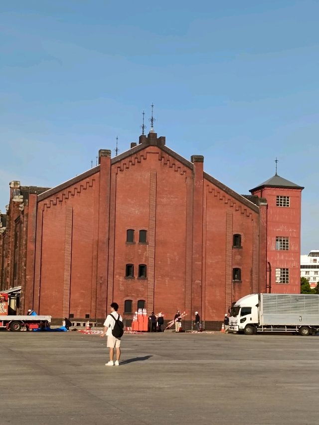 Bricks, Breeze & Bay Views: Yokohama Stroll Bricks, Breeze & Bay Views: Yokohama Stroll