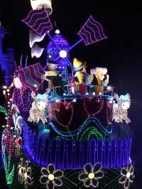 ディズニーランドで見れる夜の光のパレード！