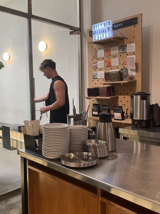 ☕ Care Raaw Hanoi – คาเฟ่ Specialty Coffee กลาง Ol