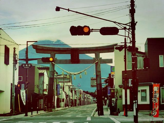 Kanadorii（金鳥居）──神秘壯麗的傳統象徵