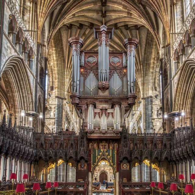 Exeter Cathedral – Devon’s Majestic Stone Crown of Faith & Time