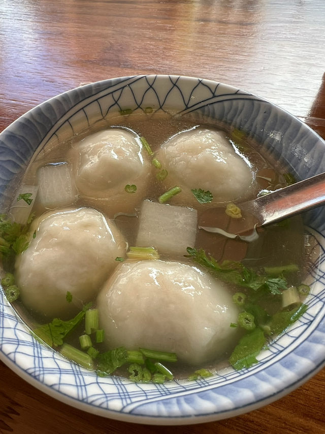 台北 「老阿伯胖魷魚」迪化街でスープや麺を気軽に楽しめる