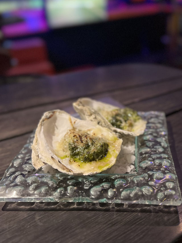 【バリ島 インドネシア】毎日9pmまでOysterが破壊の値段で食べれるワインバー🦪🥂