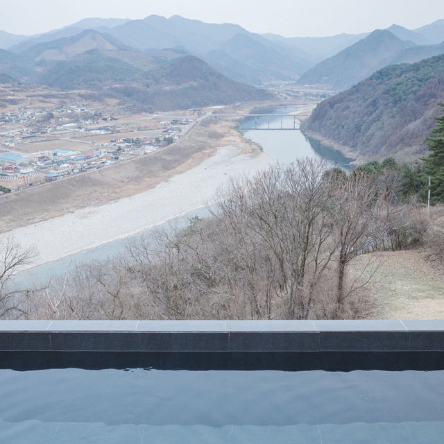 가을에도 가능한 야외 인피니티풀이 있는 빌라마르디