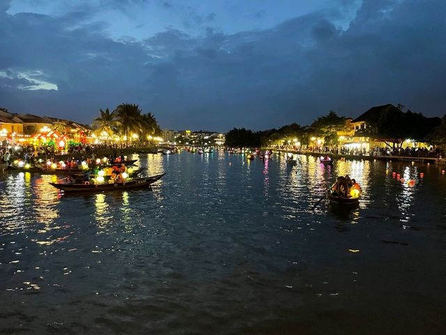 Heart of Central Vietnam: DaNang and HoiAn 🏮 Heart of Central Vietnam: DaNang and HoiAn 🏮