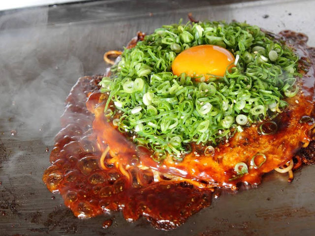 🍽️ Nagataya — The Soul of Hiroshima’s Okonomiyaki Tradition